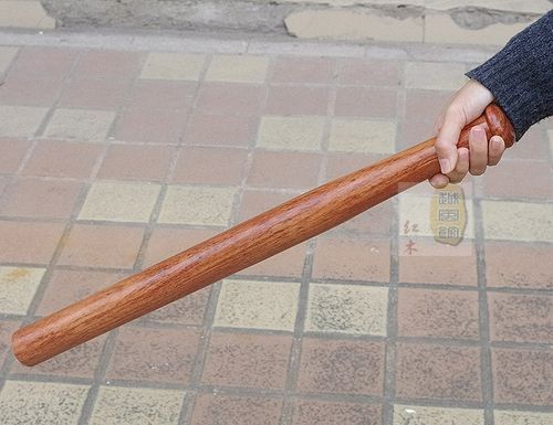 在野外怎么用木棍做武器？（用木棍做大武器）