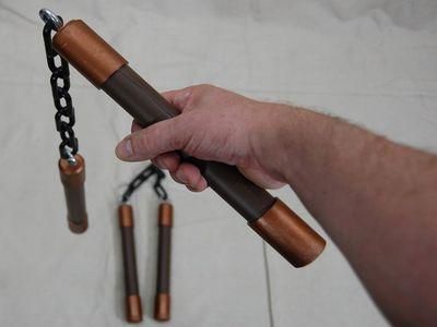 如何用瓶子做武器？（武器做法视频教学视频教学视频教程）