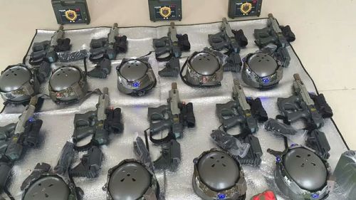 cs真人对抗基地用哪种枪？（cs的近身武器有哪些）
