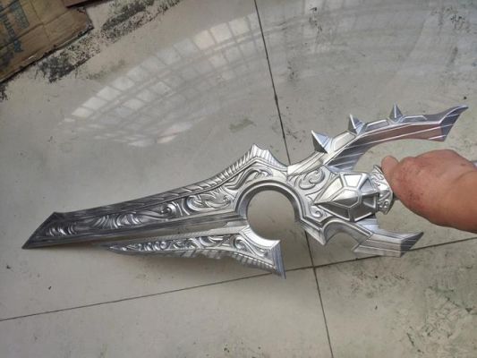 瓦里安武器叫什么？（瓦里安什么时候换的武器）
