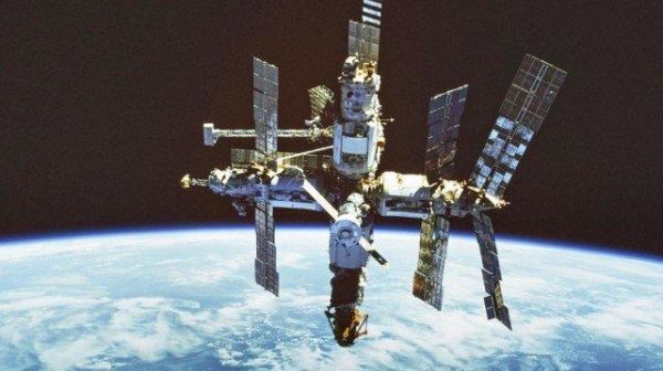 据说星界边境更新出了可以创建一个空间站，请问空间站怎么建造啊？（星际边境升级武器）
