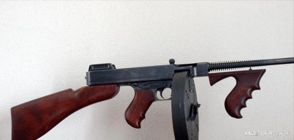 穿越火线百战巾帼枪怎么换？（武器换装道具包在哪）