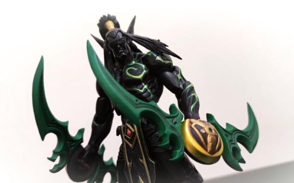 伊利丹封印萨格拉斯拿的武器？（恶魔猎手伊利丹的武器）
