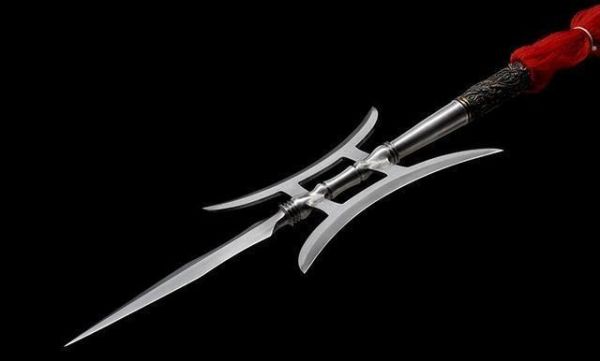 三国中的吕布使用的是什么武器?手戟？（男魔法师用的武器）