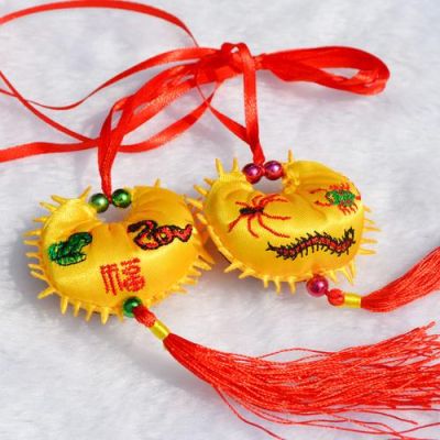香包挂件的寓意？（现代战争5武器挂饰在哪）