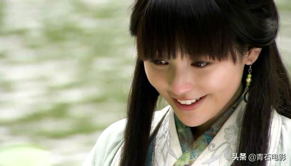 为什么中国的古装神话剧中不管女神还是女妖，她们都有一种武器，就是可以从袖子里面伸出很长的丝带，那是？（用丝带武器）