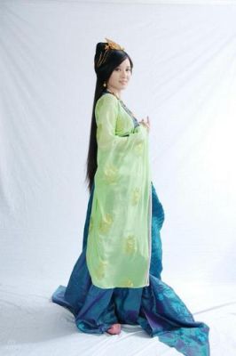 为什么中国的古装神话剧中不管女神还是女妖，她们都有一种武器，就是可以从袖子里面伸出很长的丝带，那是？（用丝带武器）