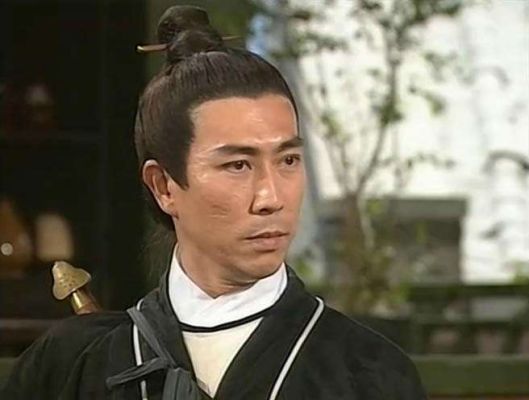 混乱武林丘处机带什么武器？（混乱武林怎么拿武器）